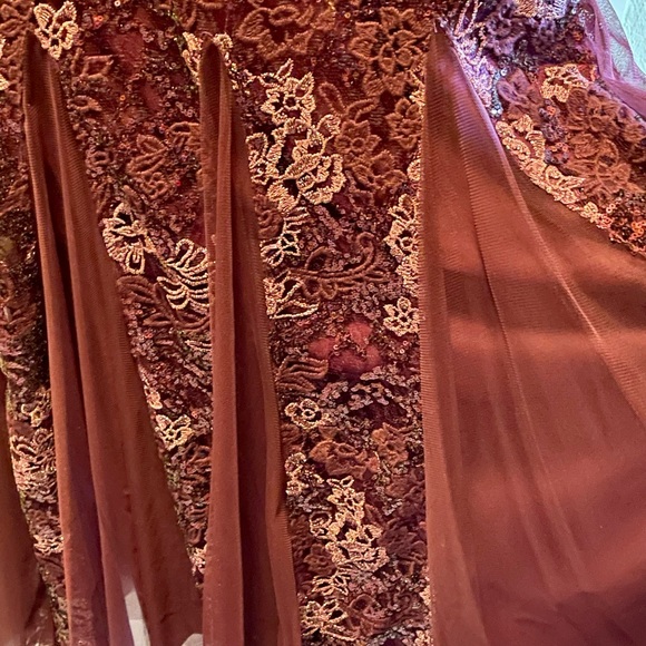 Beautiful Dress worn for Wedding, mother of the Groom. (Only worn once) - Picture 3 of 3